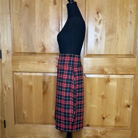 City Chic Plaid Stretchy Pencil Skirt. Knee Length. Size M/16, Red/Multi Plaid - Picture 2 of 8